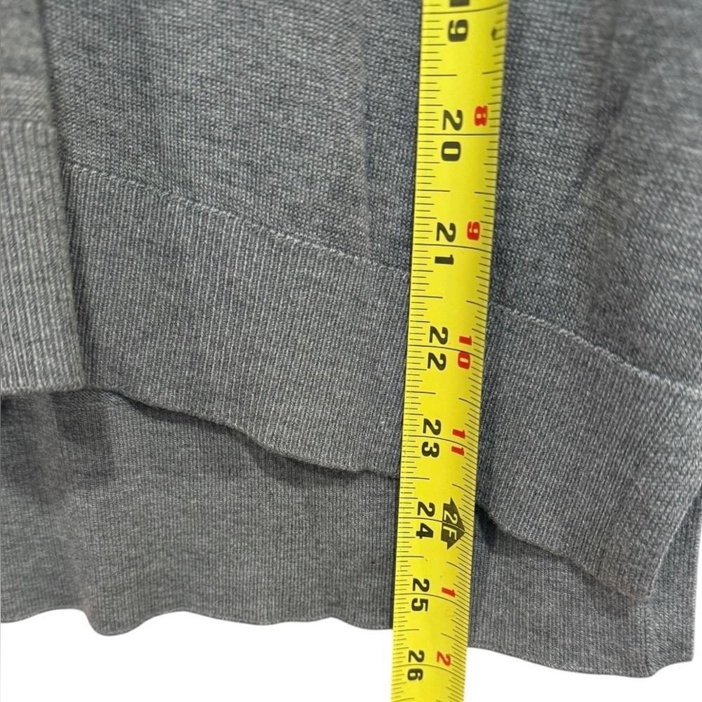H&M Basics Grey V-Neck Long-Sleeve Pullover Lightweight Sweater Size Small - Picture 4 of 4